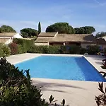 Villa Sm010 Pinede Maxime Maison 5 Pieces 10 Couchages Avec Piscine Et Parking Sainte-Maxime