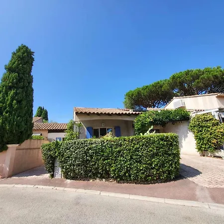 Villa Sm010 Pinede Maxime Maison 5 Pieces 10 Couchages Avec Piscine Et Parking Sainte-Maxime