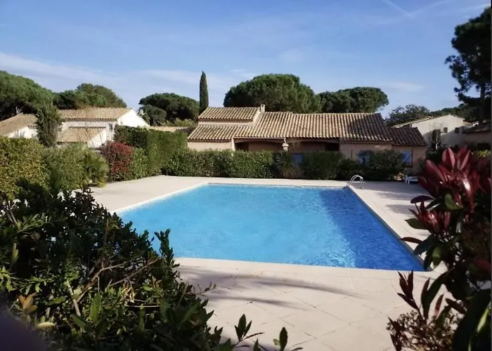 Villa Sm010 Pinede Maxime Maison 5 Pieces 10 Couchages Avec Piscine Et Parking Sainte-Maxime