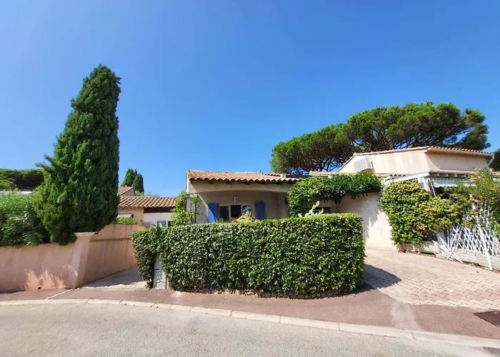 Villa Sm010 Pinede Maxime Maison 5 Pieces 10 Couchages Avec Piscine Et Parking Sainte-Maxime