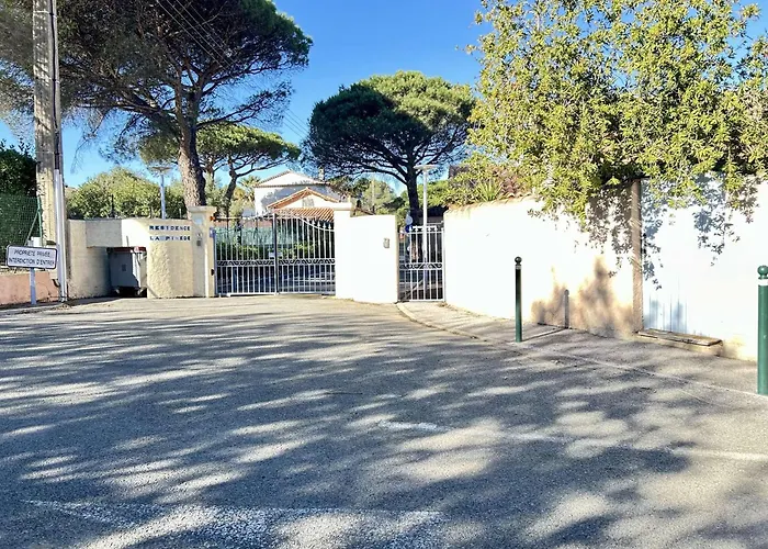 Sm010 Pinede Maxime Maison 5 Pieces 10 Couchages Avec Piscine Et Parking Villa *